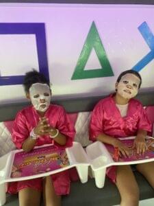 Game Truck / Mani & Pedi